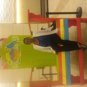 Meet your Posher, Johnnyie